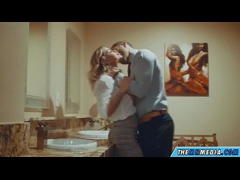 ❤️ Gava ku blondeyek busty we di nav hewşek gelemperî de dixapîne ️ Porno vk li me ku.pornogroupp.ru ️❤